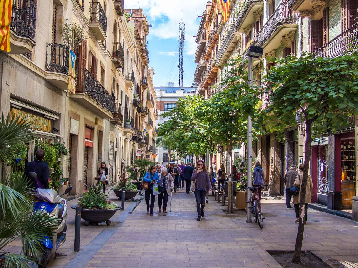 Best Neighborhoods in Barcelona for Young Professional & Students (2025)